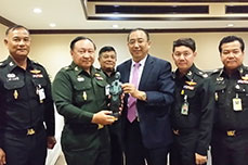 李长云主席与泰国军方高层合影