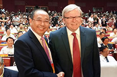 李长云主席与澳大利亚前总理陆克文合影